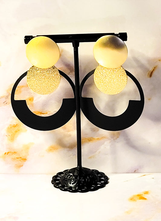  black circle shaped earring studs with double gold earring studs