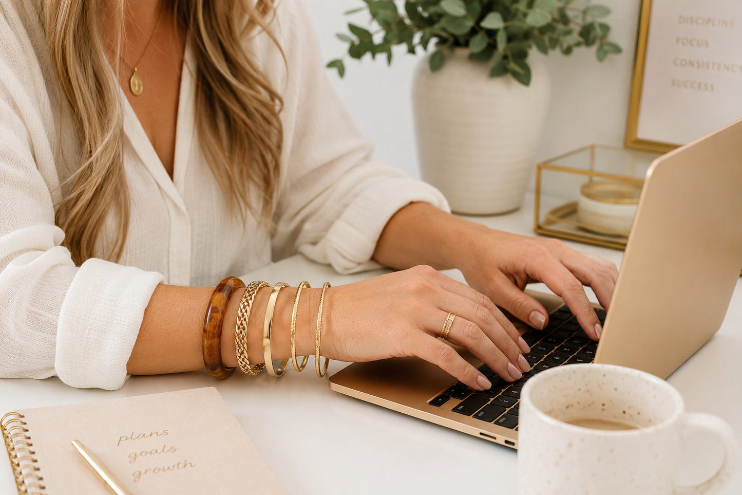 Golden Amber Bracelet Set – 5-Piece Layered Bangle Set