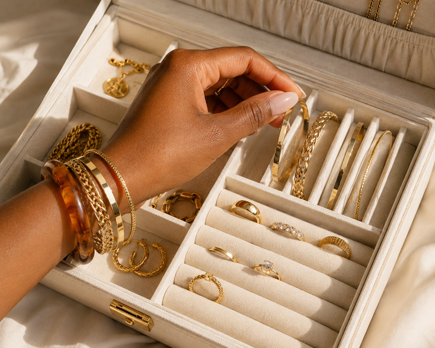 Golden Amber Bracelet Set – 5-Piece Layered Bangle Set