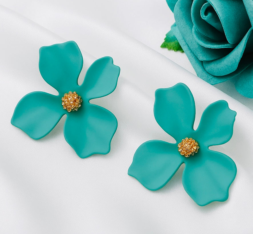 Turquoise flower-shaped earrings with gold centers on a white background