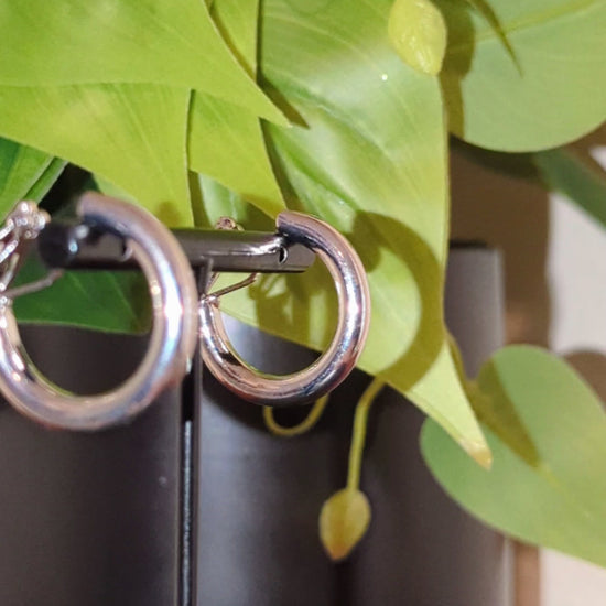 Timeless shine hoop earrings
